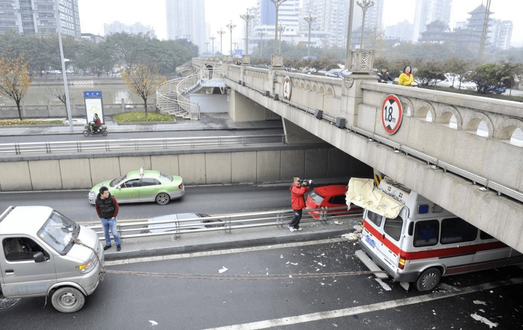 12月成都热门隧道详解，特性、体验、竞品对比及用户群体分析