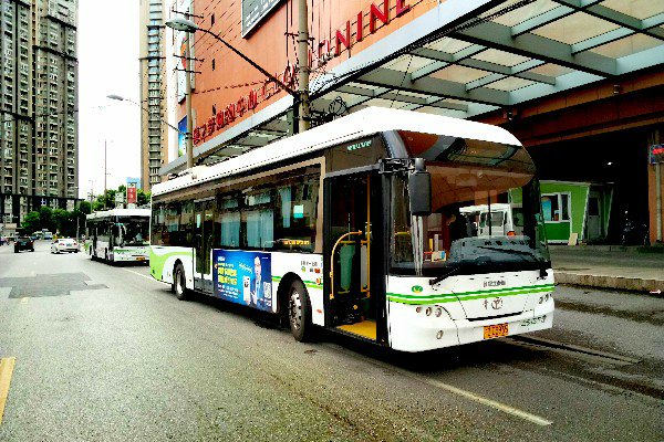 揭秘上海公交实时路线，城市穿梭之旅（12月13日）