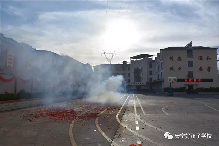 极氪板车归家夜，历史时刻与温情地图奇遇的交汇点