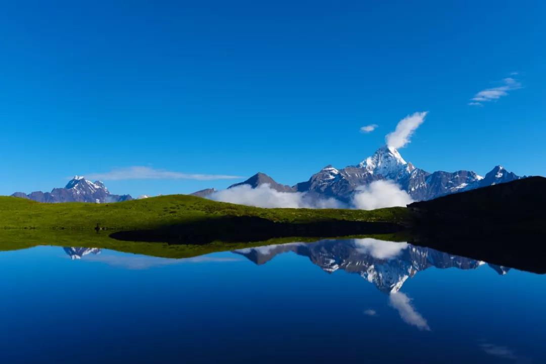 闫万鹏的自然探索之旅，寻找内心的宁静与微笑本月行记